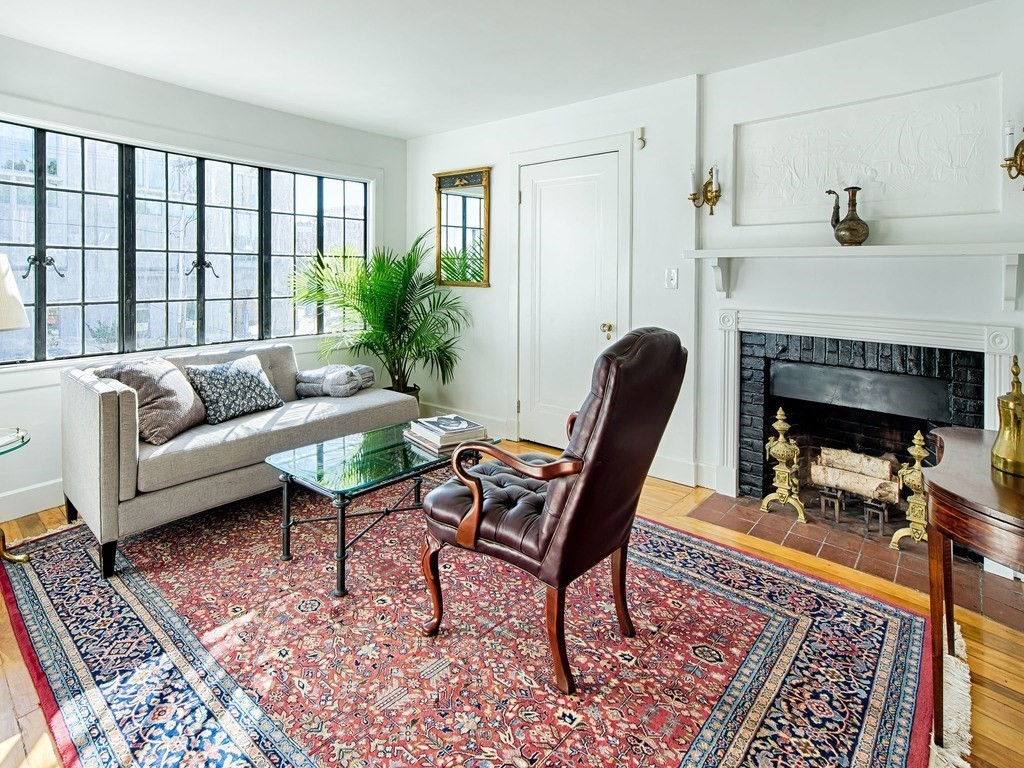 2 bed, 1 bath apartment for rent at 3 Everett St Unit 2, Baldwin — photo 1 of 10