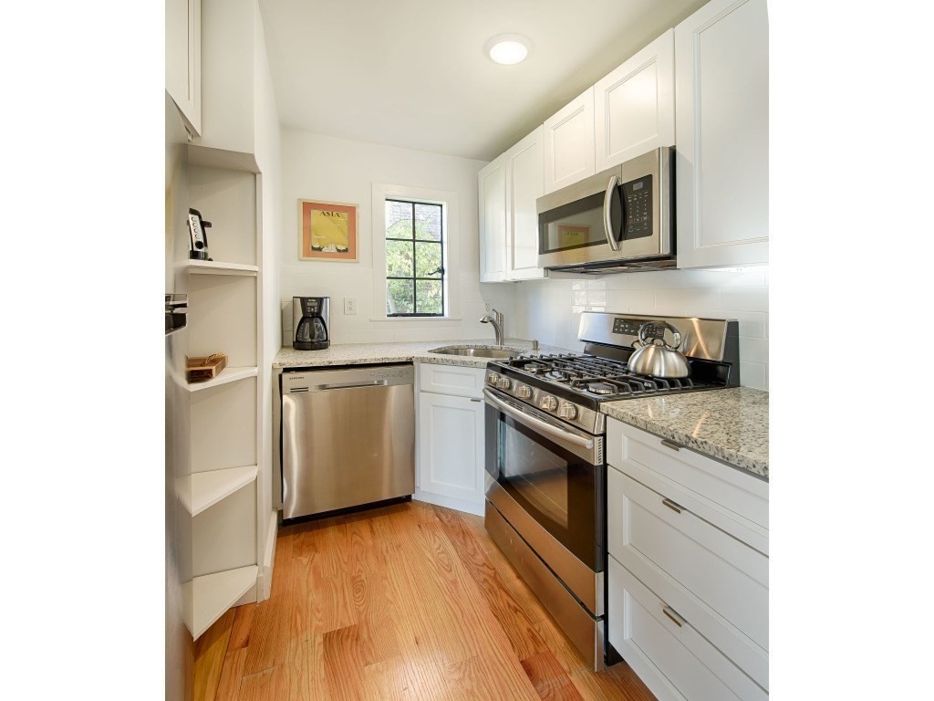 2 bed, 1 bath apartment for rent at 3 Everett St Unit 2, Baldwin — photo 5 of 10