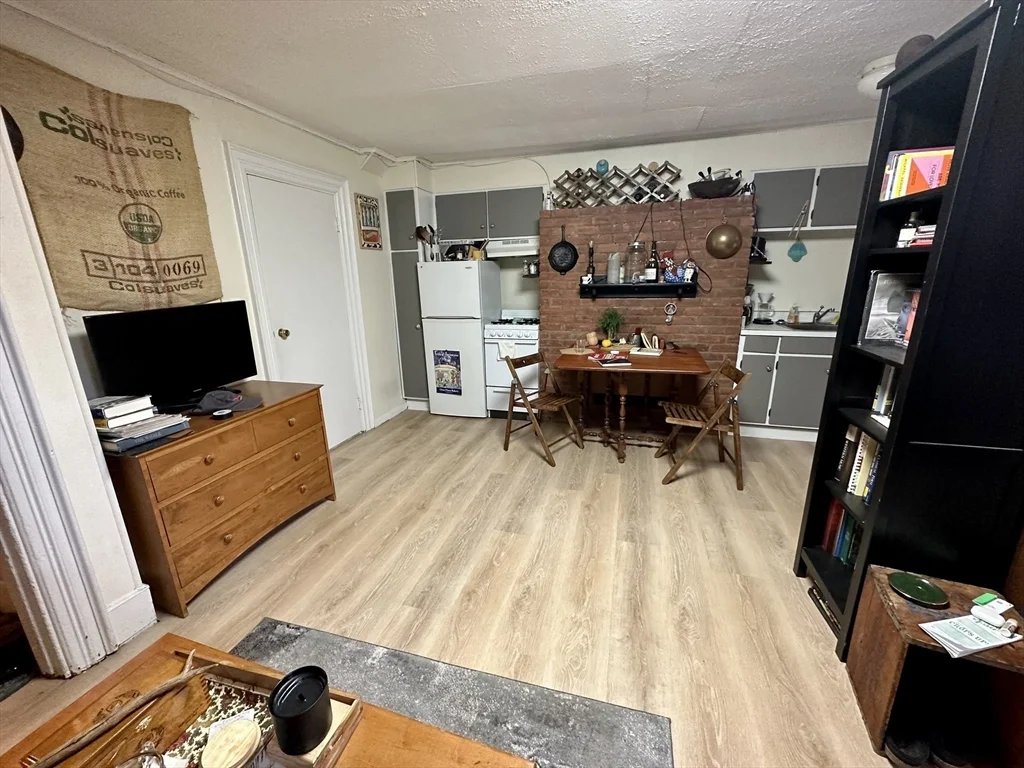 Studio bed, 1 bath apartment for rent at 3 Fairfield St Unit 2, Back Bay — photo 5 of 12