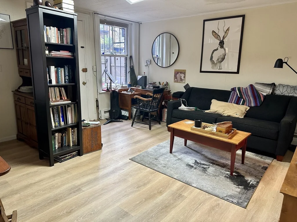 Studio bed, 1 bath apartment for rent at 3 Fairfield St Unit 2, Back Bay — photo 4 of 12