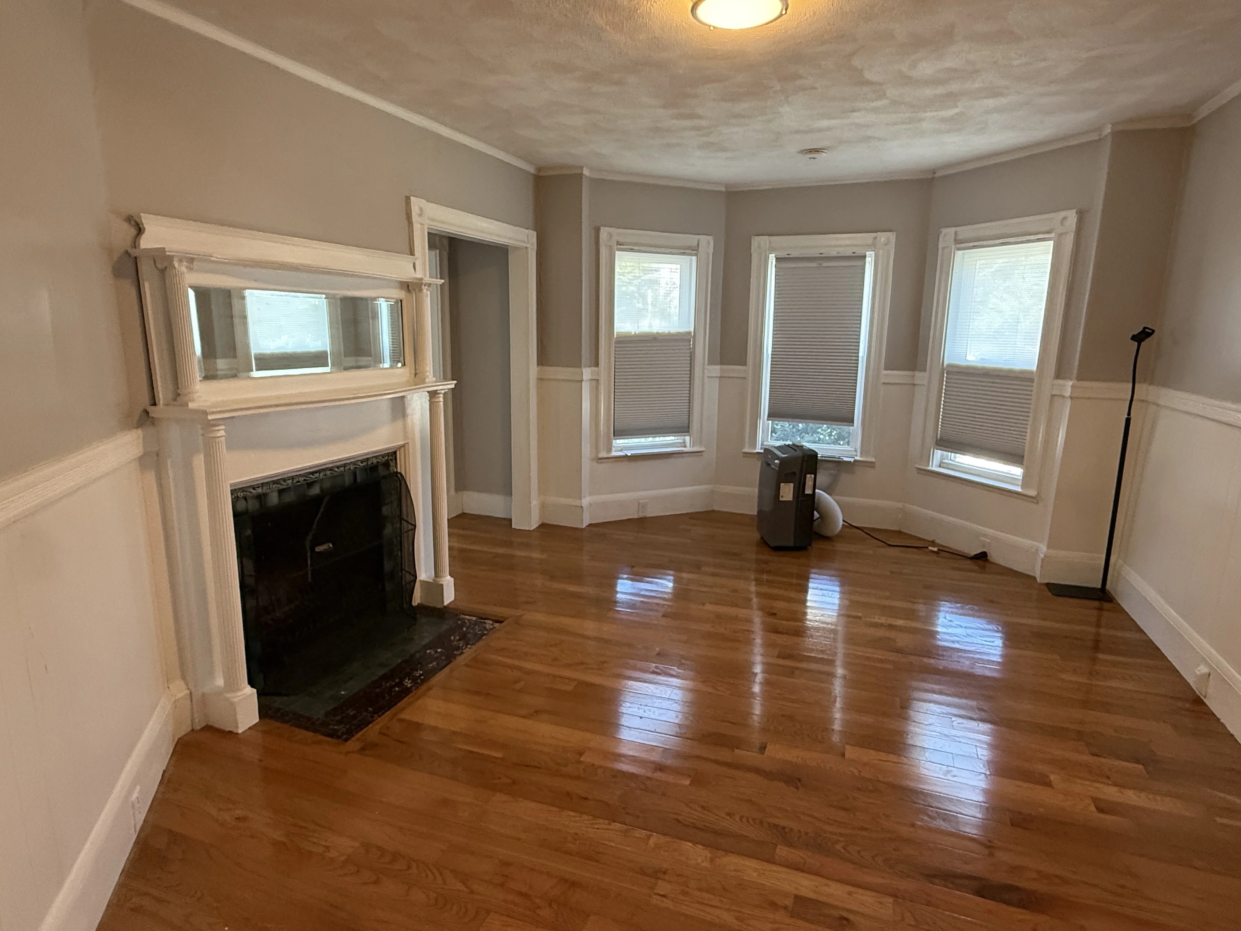 3 bed, 1 bath apartment for rent at 3 Fifield St Unit 3, Watertown — photo 4 of 13