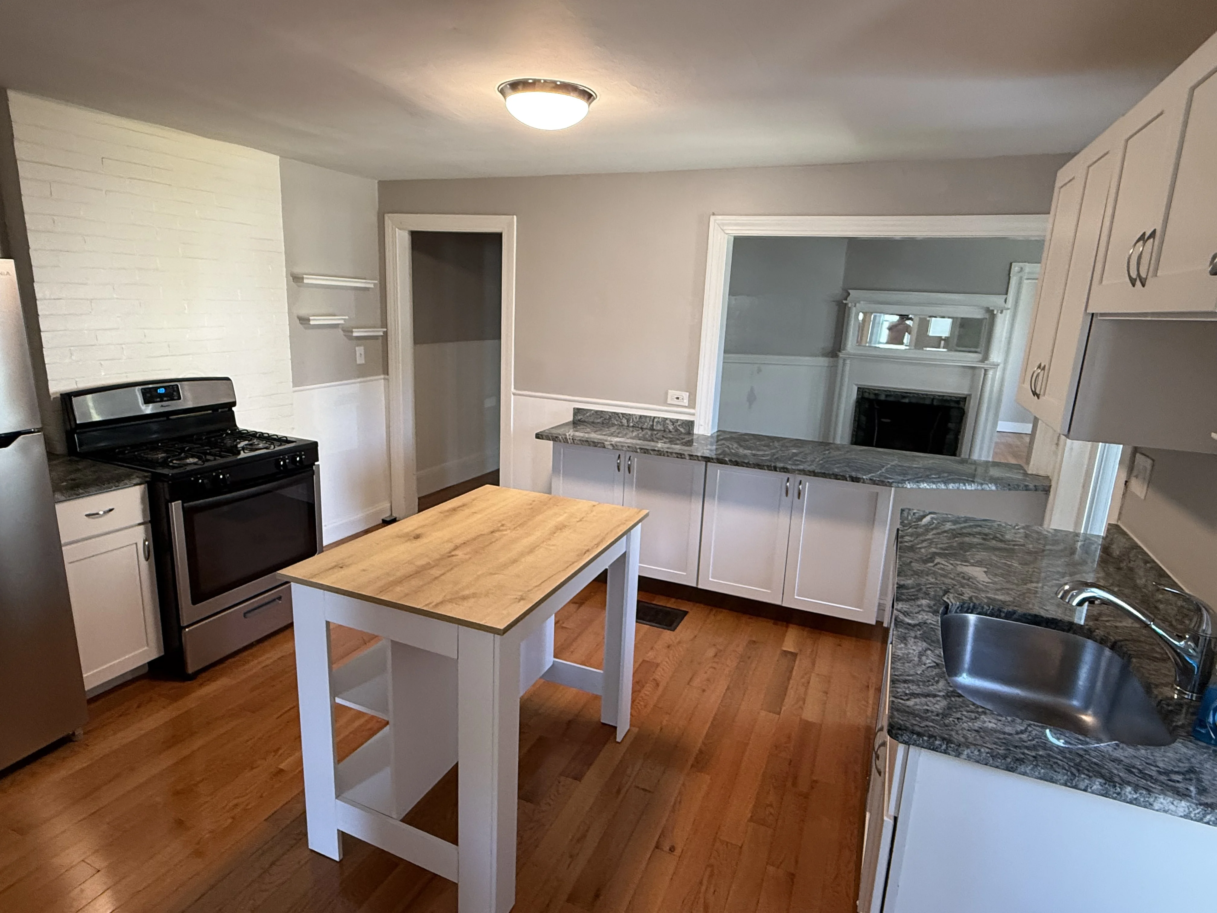 3 bed, 1 bath apartment for rent at 3 Fifield St Unit 3, Watertown — photo 2 of 13