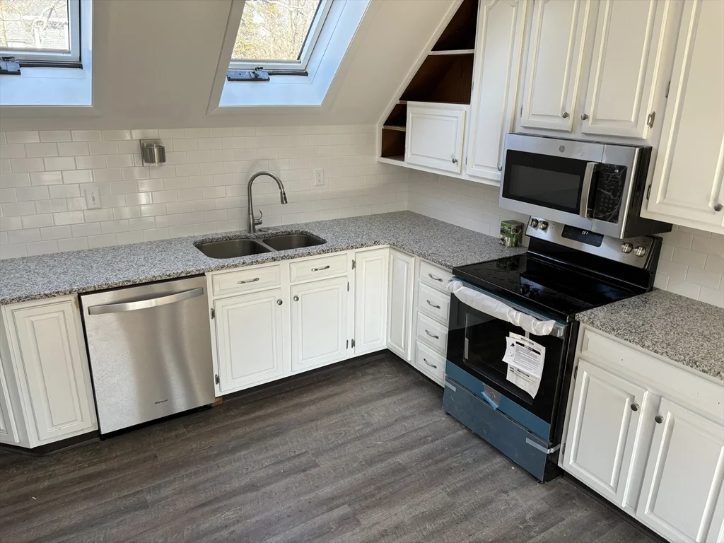 3 bed, 2 bath apartment for rent at 3 Florida Ave Unit 2, Worcester — photo 4 of 21