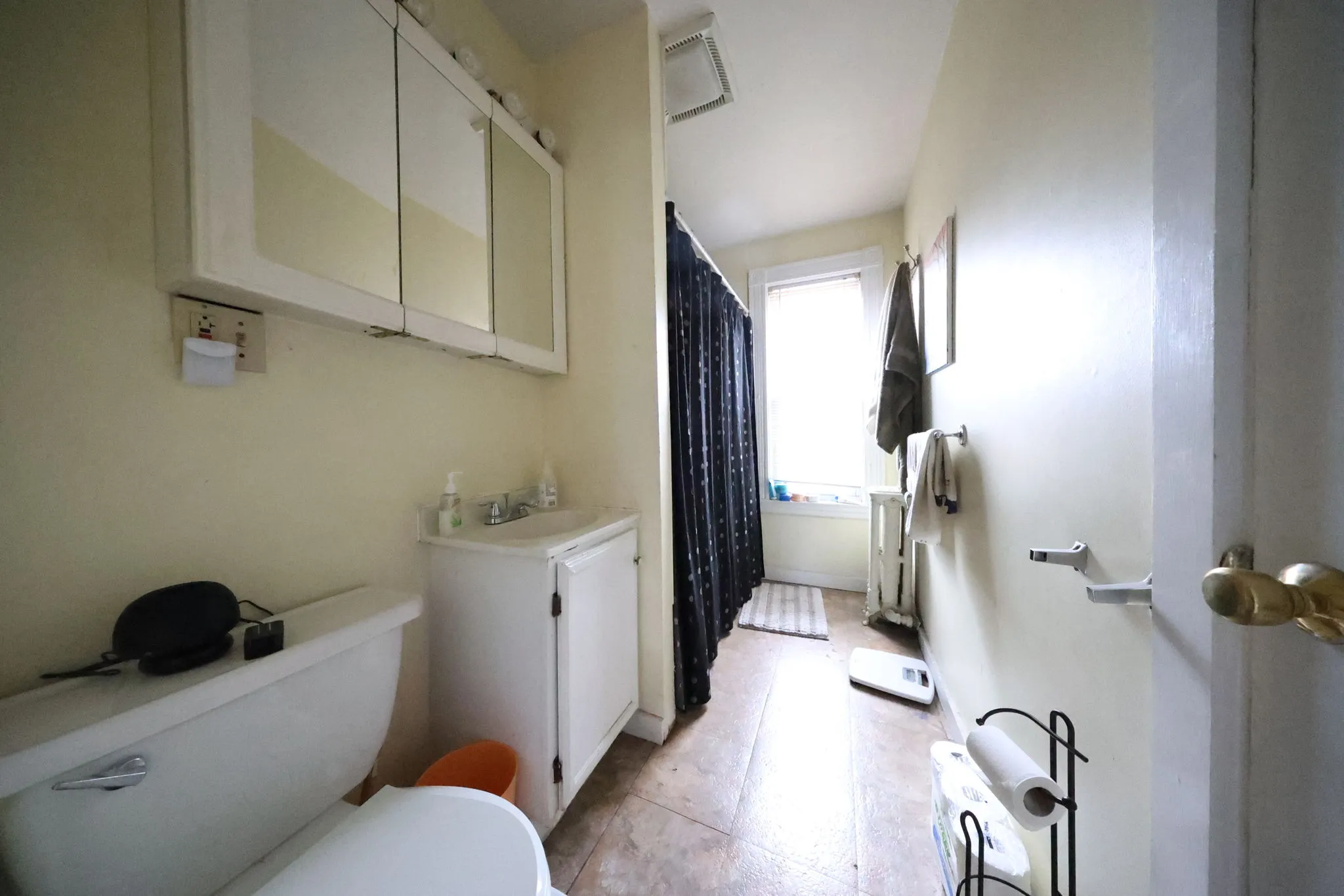 3 bed, 1 bath apartment for rent at 3 Foster St Unit 2L, Brighton — photo 9 of 13