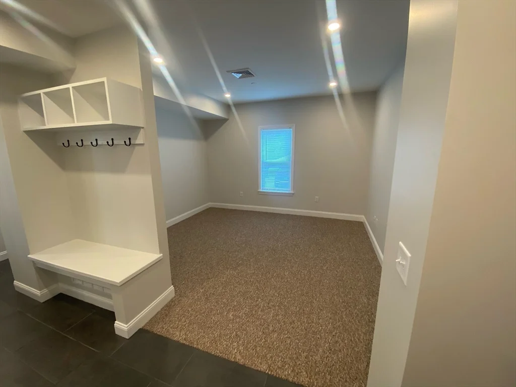 3 bed, 1 bath apartment for rent at 3 Friend Ct Unit 1, East Gloucester — photo 3 of 5