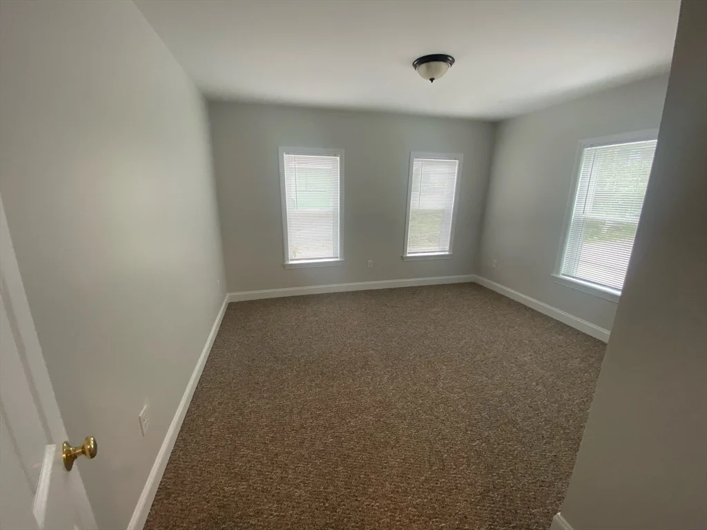 3 bed, 1 bath apartment for rent at 3 Friend Ct Unit 1, East Gloucester — photo 5 of 5