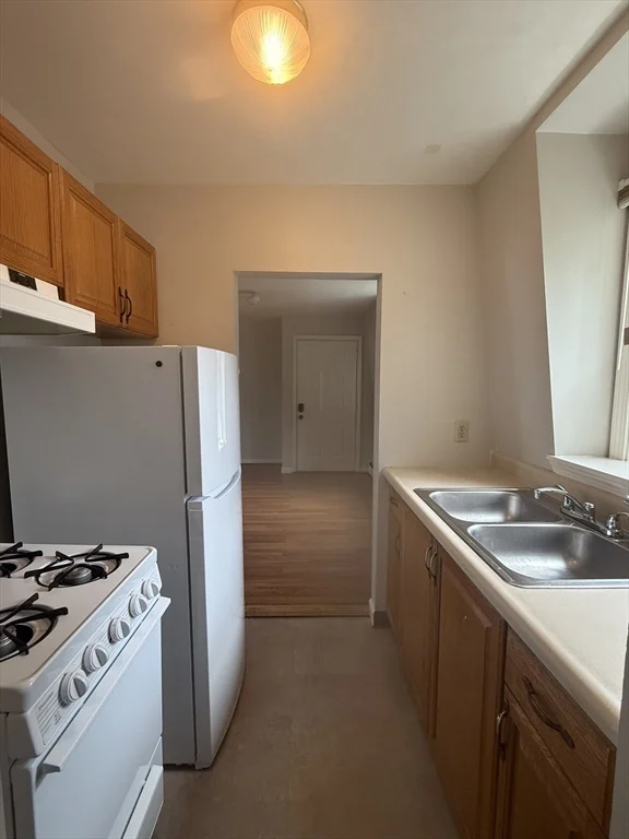 1 bed, 1 bath apartment for rent at 3 Gage Unit 1, Methuen — photo 4 of 10
