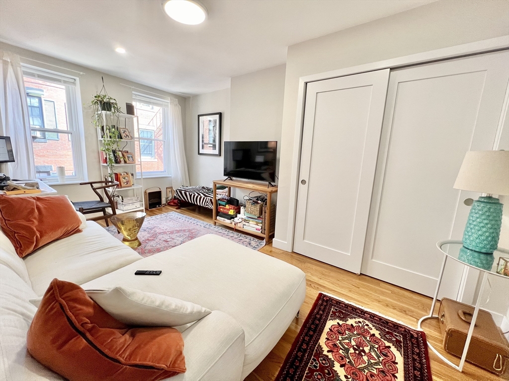 2 bed, 1 bath apartment for rent at 3 Garden Ct Unit 4, North End — photo 4 of 10