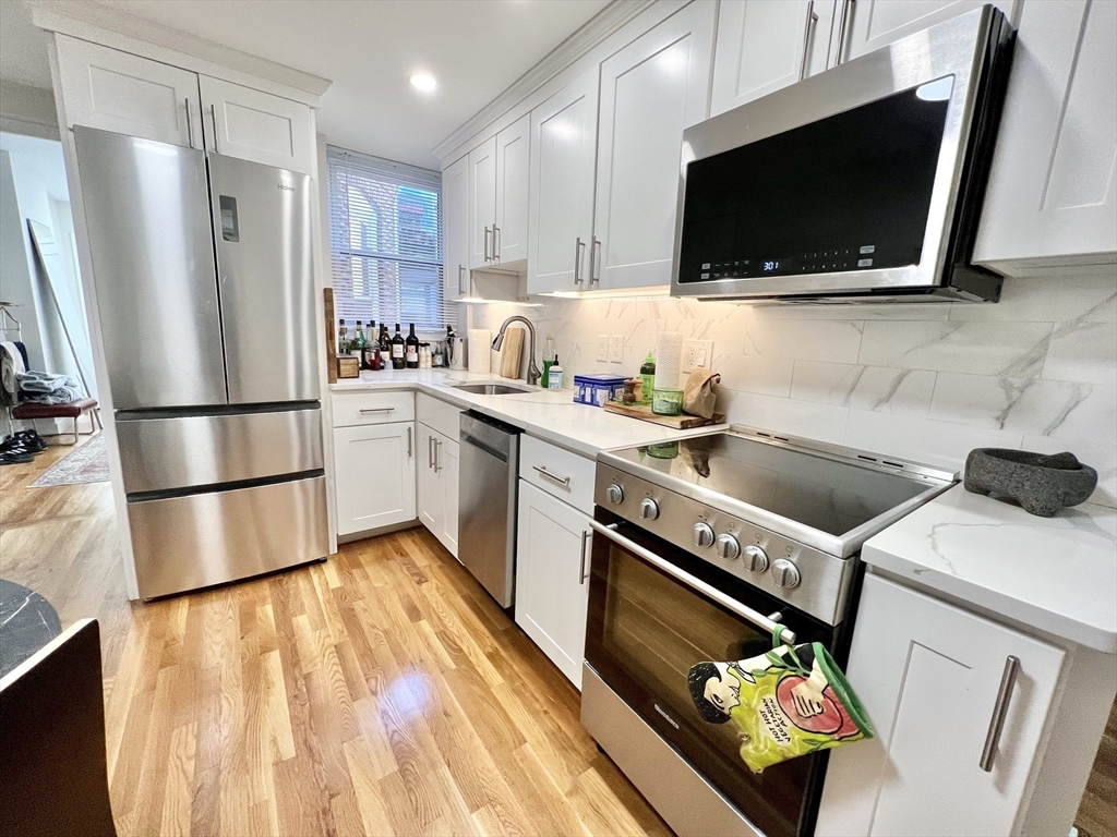 2 bed, 1 bath apartment for rent at 3 Garden Ct Unit 4, North End — photo 2 of 10