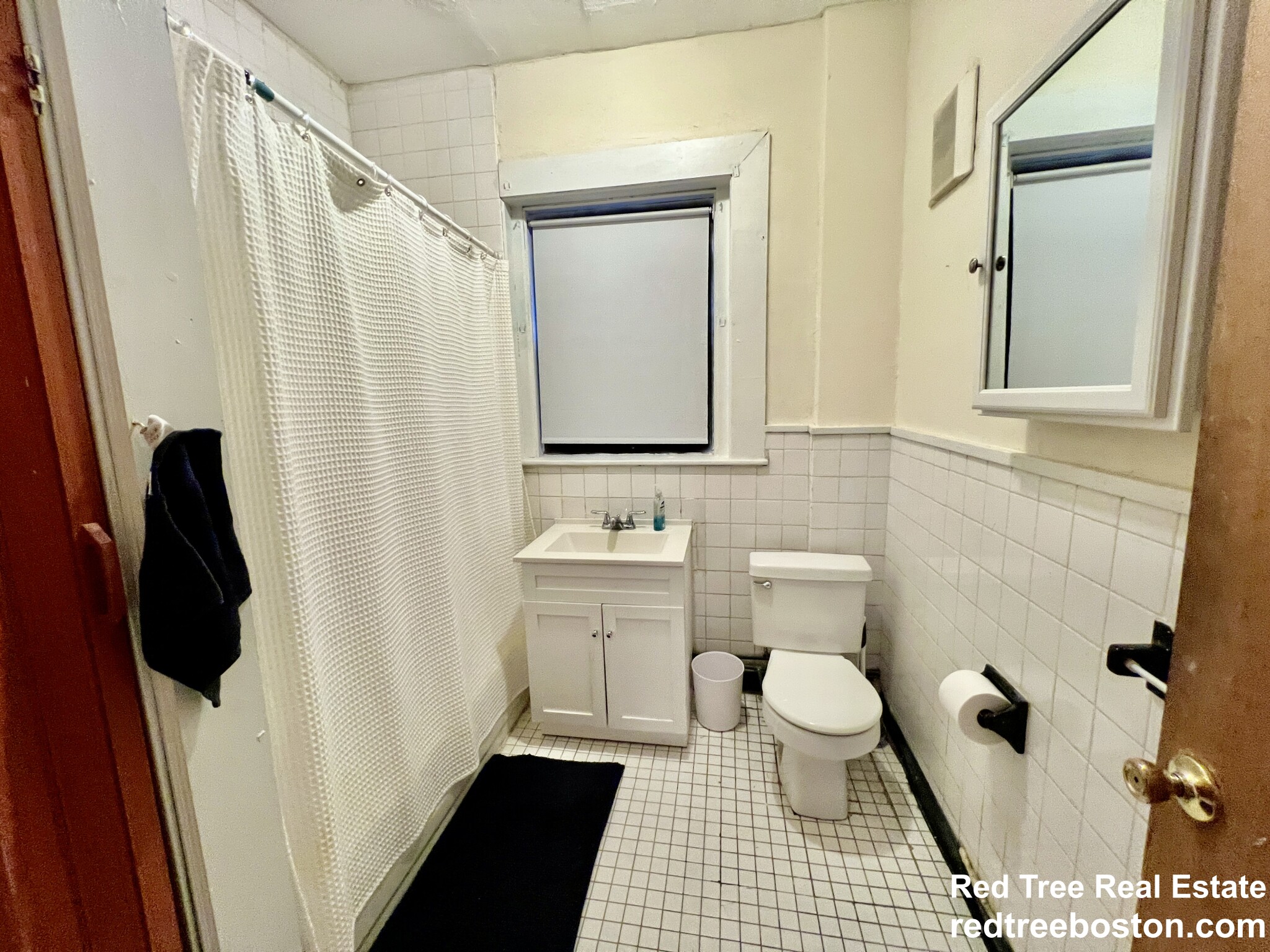 4 bed, 2 bath apartment for rent at 3 Glen Rd Unit 1, Jamaica Plain — photo 9 of 10