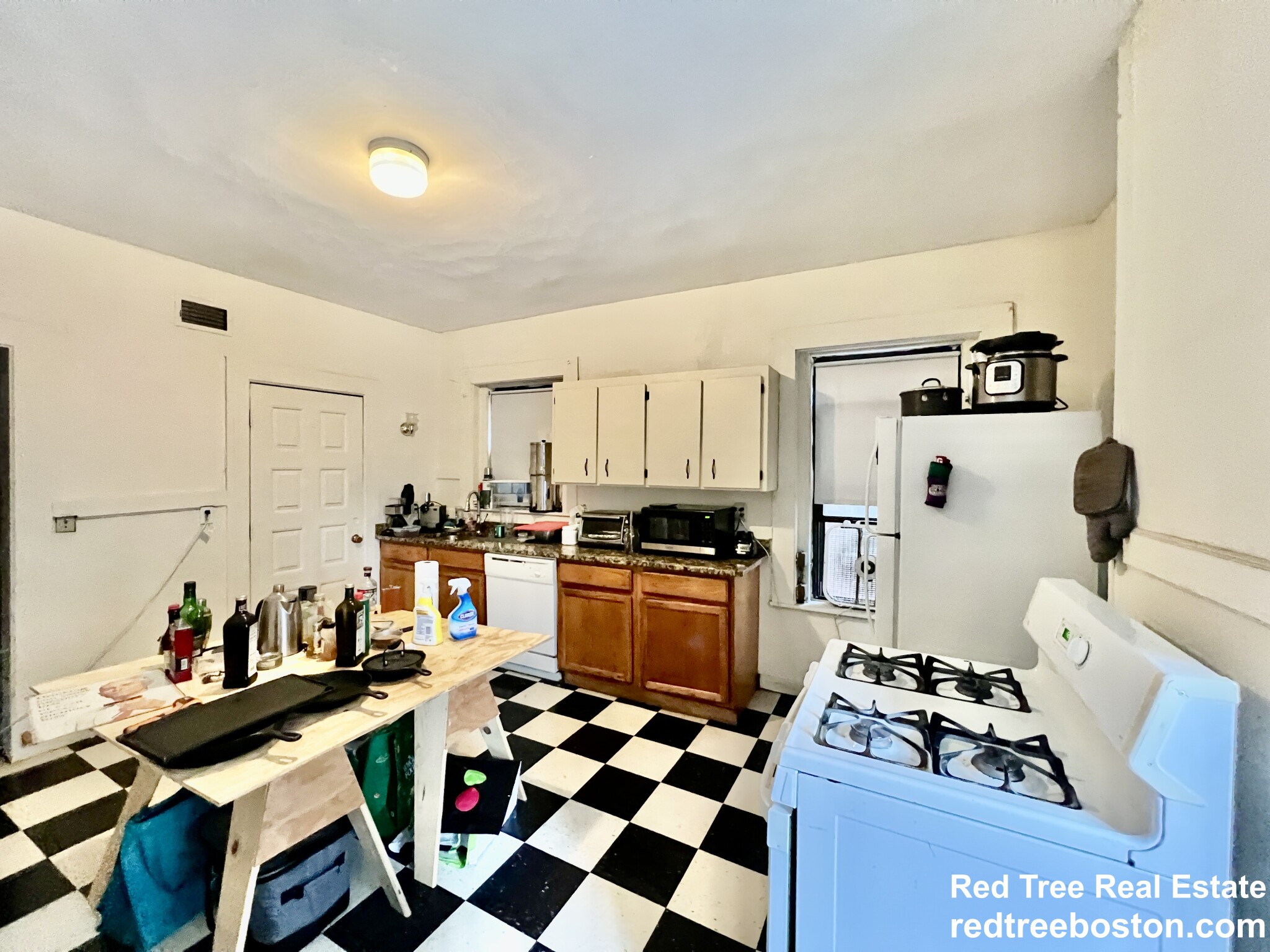 4 bed, 2 bath apartment for rent at 3 Glen Rd Unit 1, Jamaica Plain — photo 4 of 10