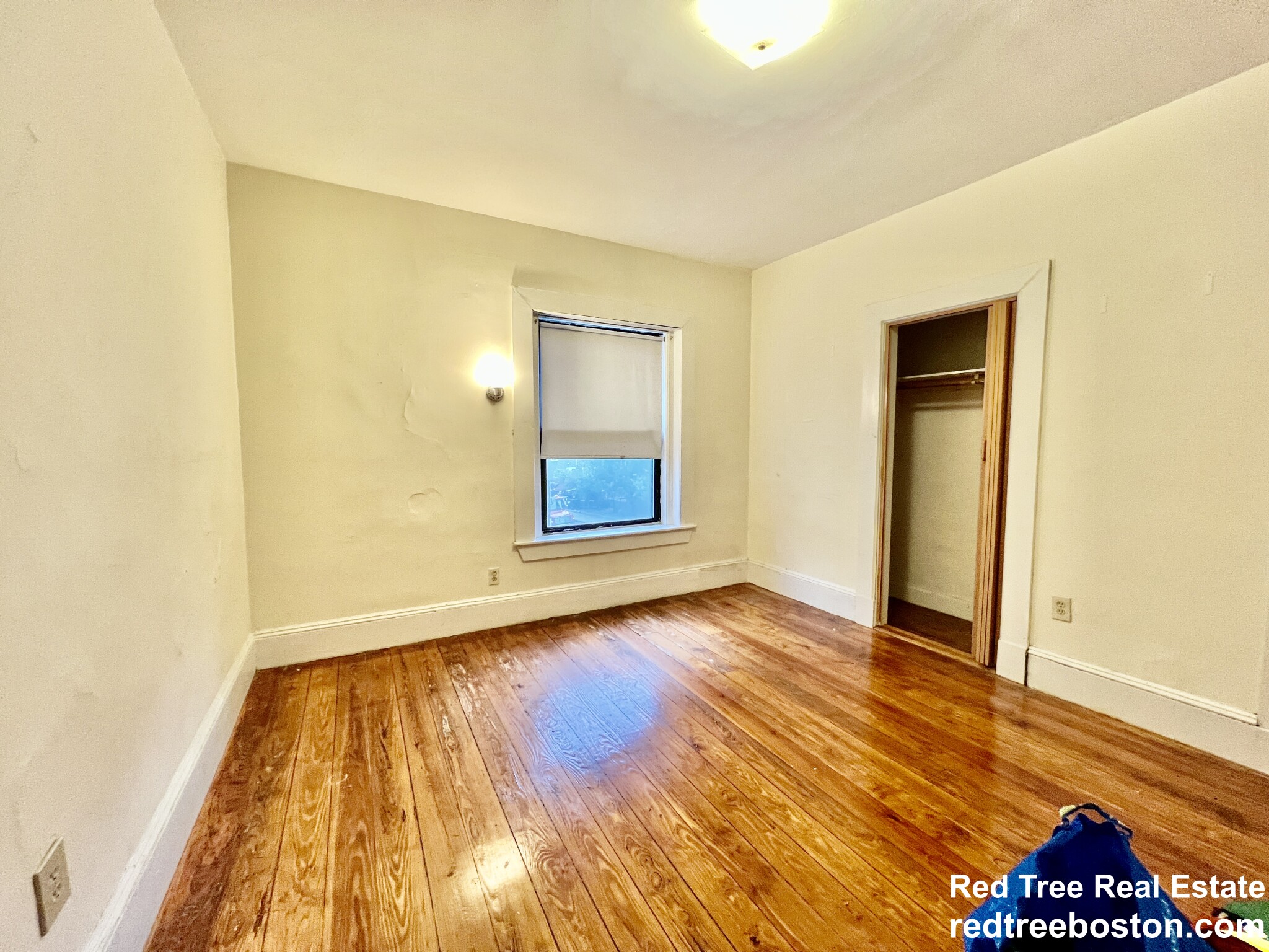 4 bed, 2 bath apartment for rent at 3 Glen Rd Unit 1, Jamaica Plain — photo 8 of 10