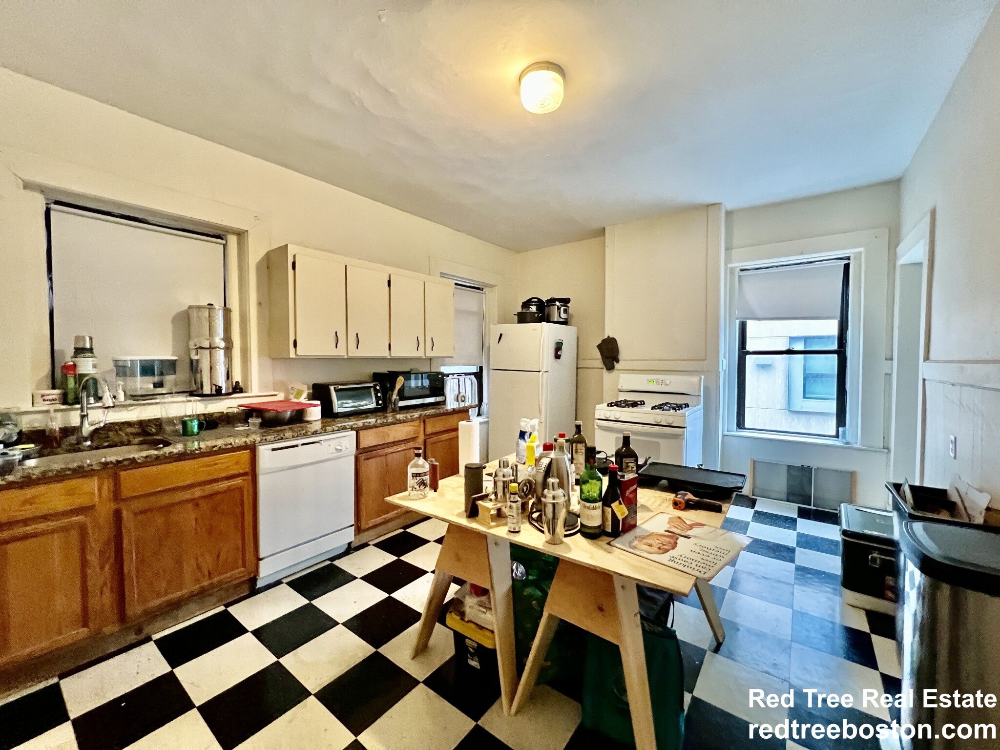 4 bed, 2 bath apartment for rent at 3 Glen Rd Unit 1, Jamaica Plain — photo 3 of 10