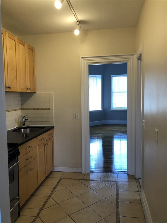 1 bed, 1 bath apartment for rent at 3 Gloucester Unit 9, Back Bay — photo 5 of 10
