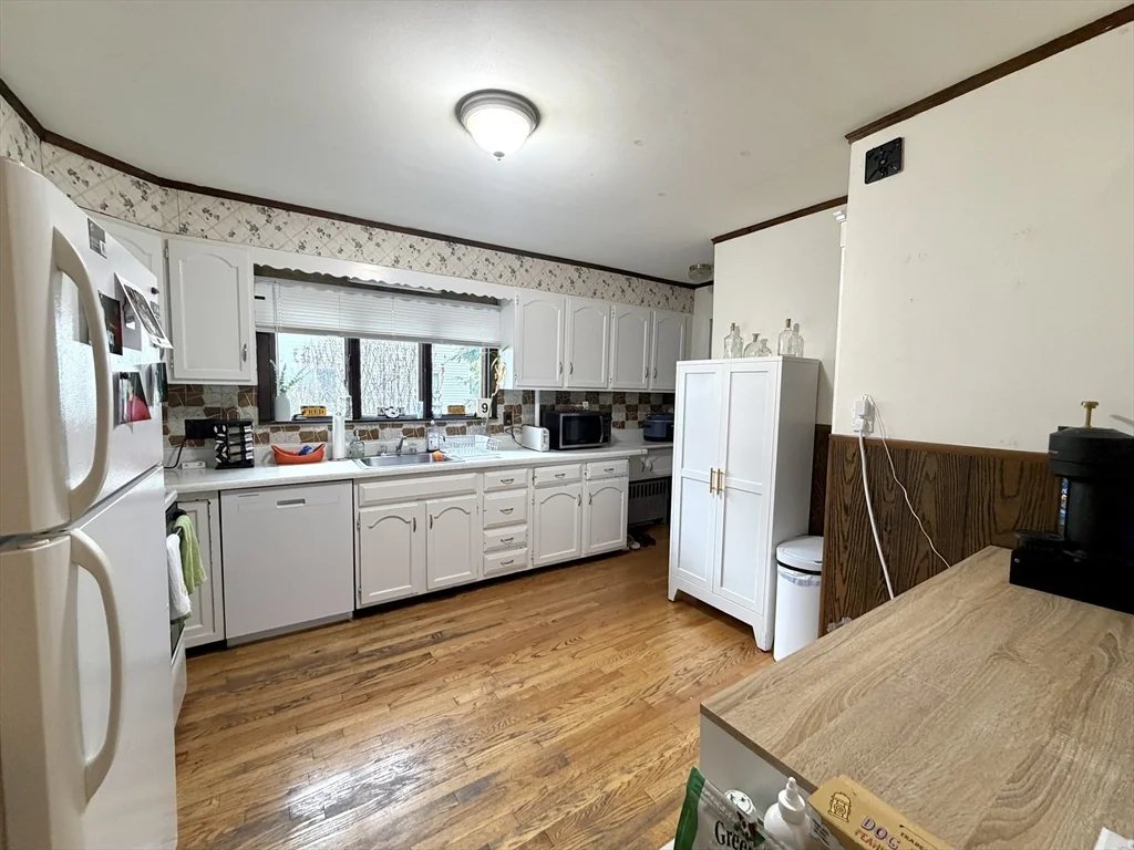 3 bed, 1 bath apartment for rent at 3 Goldsmith Ave Unit 3, Tufts University — photo 9 of 11