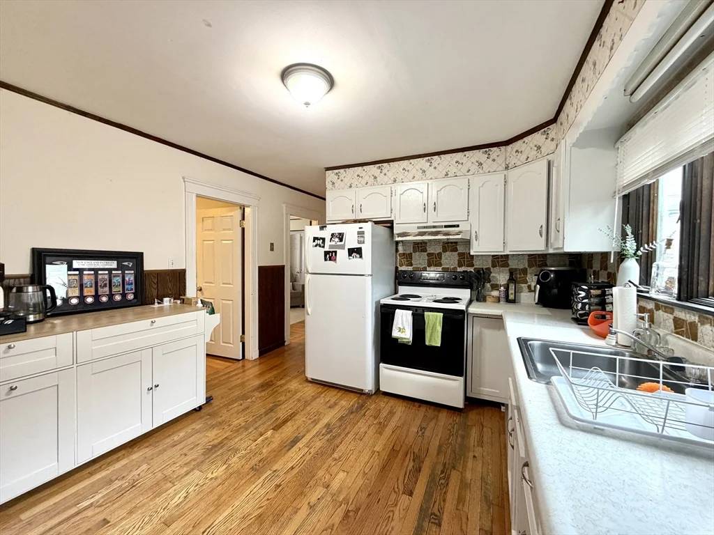 3 bed, 1 bath apartment for rent at 3 Goldsmith Ave Unit 3, Tufts University — photo 8 of 11