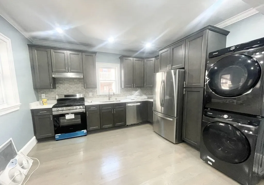 4 bed, 2 bath apartment for rent at 3 Grafton St Unit 2, Dorchester — photo 3 of 10