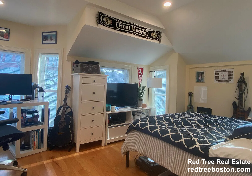6 bed, 3 bath apartment for rent at 3 Griggs Pl, Allston — photo 5 of 12