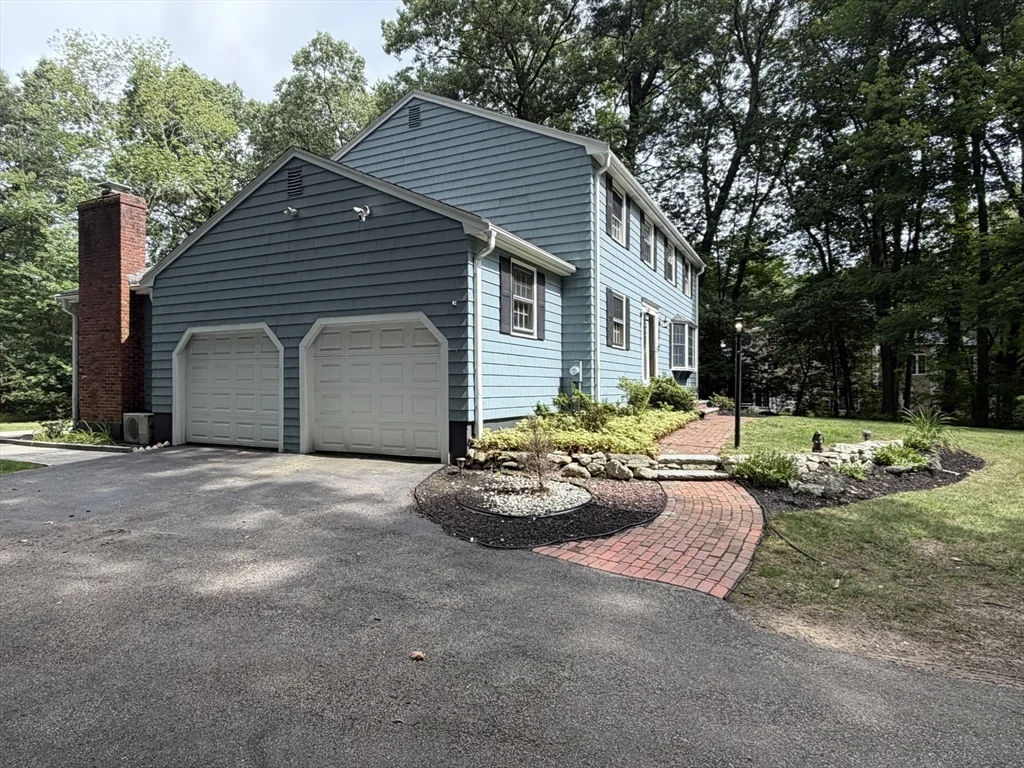 4 bed, 2 bath apartment for rent at 3 Hackney Cir, Andover — photo 3 of 29
