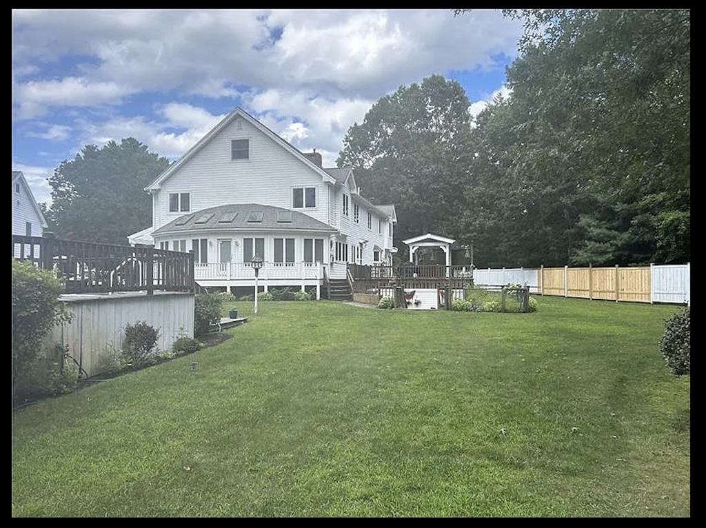 2 bed, 1 bath apartment for rent at 3 Hallick Unit 2, Plymouth — photo 1 of 6