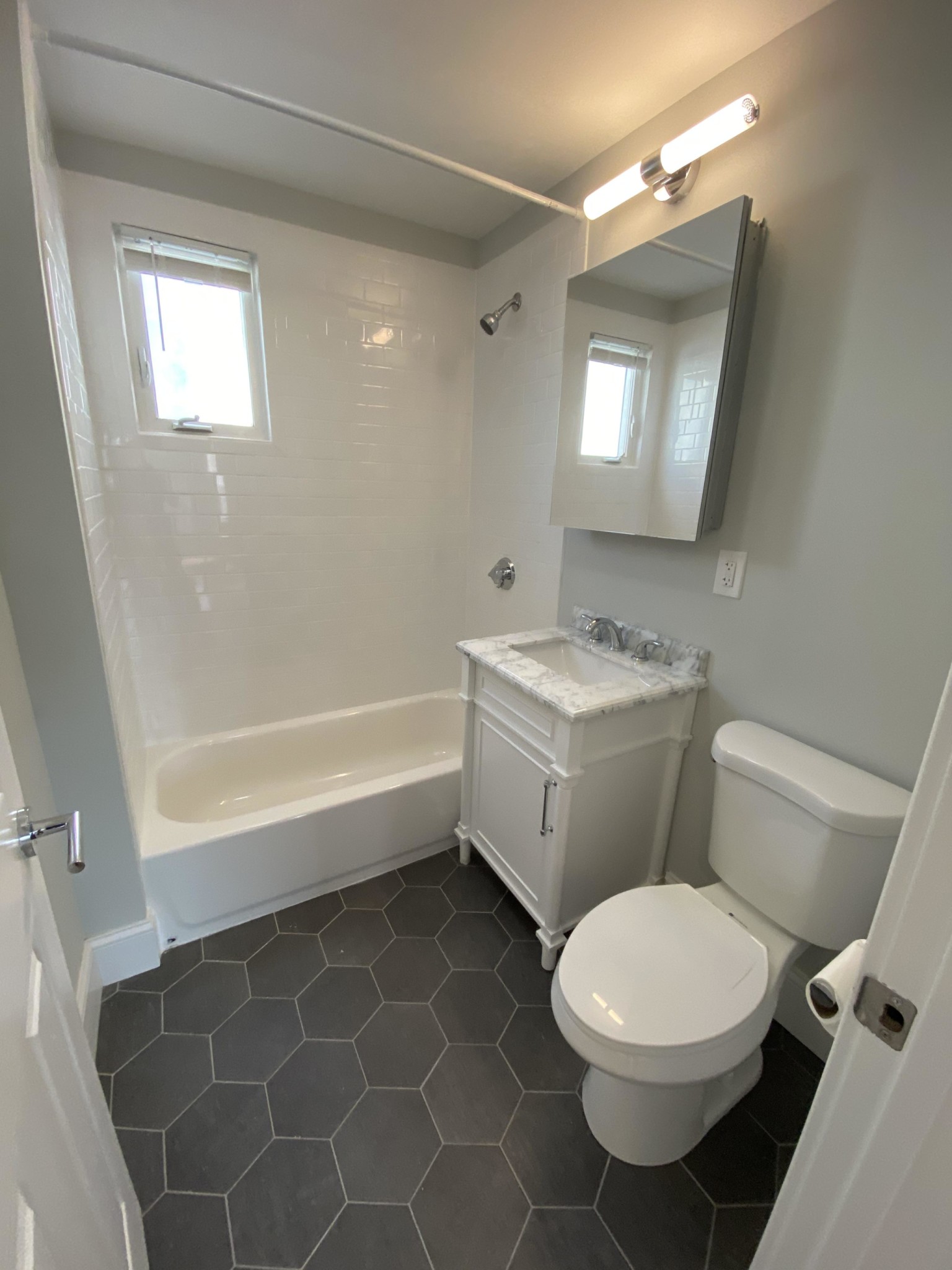 6 bed, 4+ bath apartment for rent at 3 Hamilton Rd Unit 2, West Somerville — photo 18 of 23
