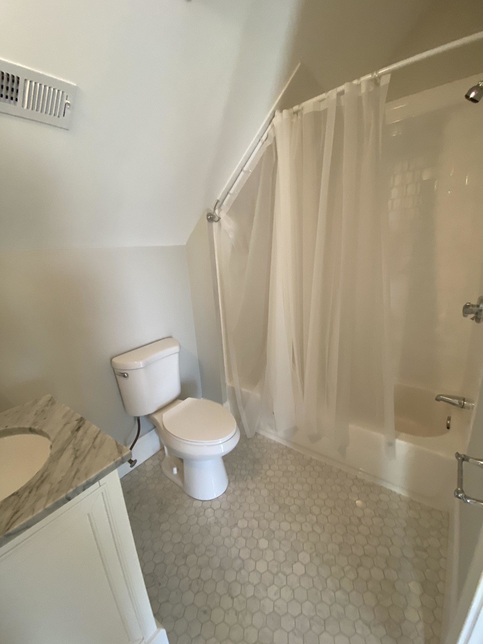 6 bed, 4+ bath apartment for rent at 3 Hamilton Rd Unit 2, West Somerville — photo 21 of 23