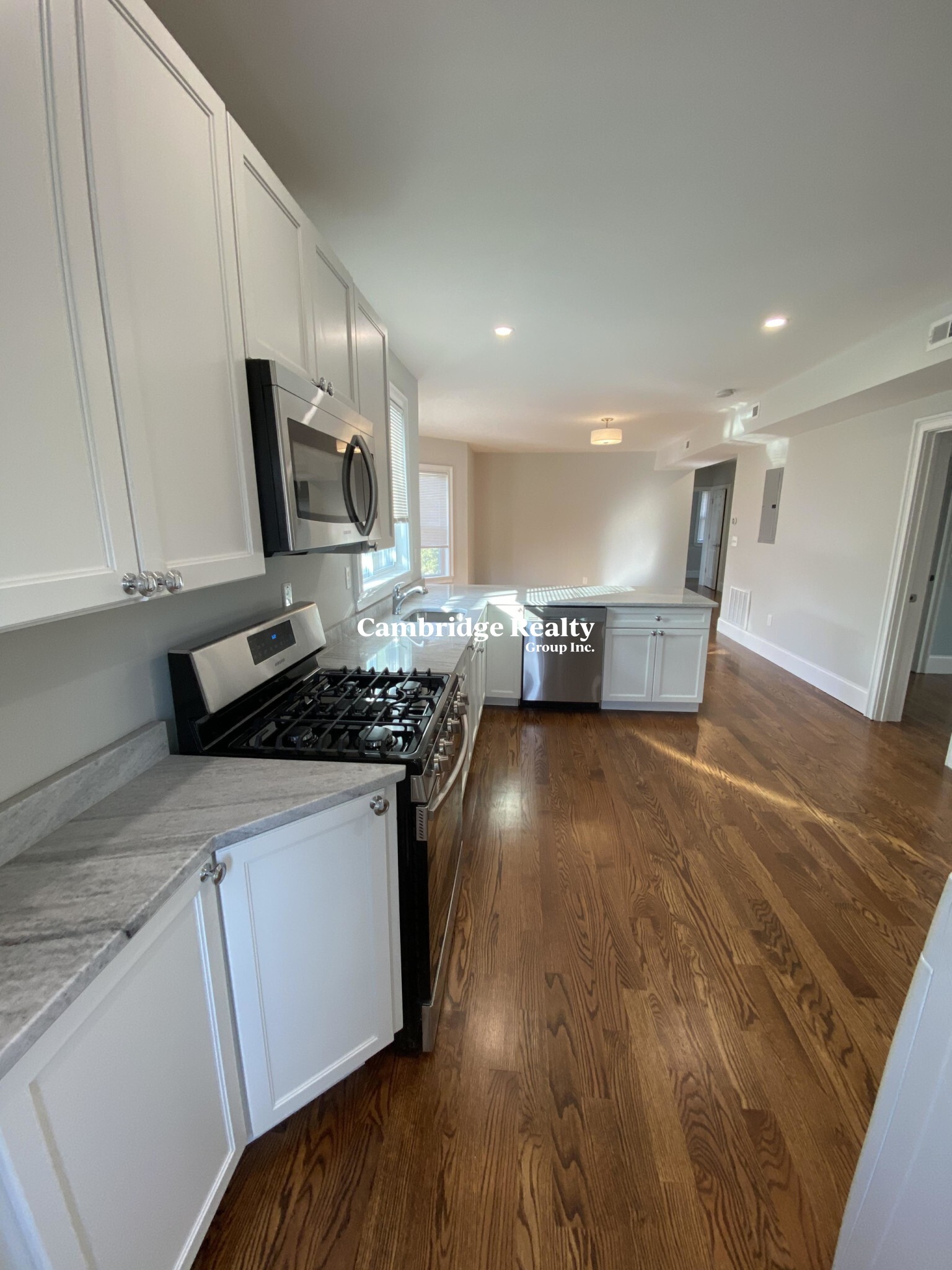 6 bed, 4+ bath apartment for rent at 3 Hamilton Rd Unit 2T, West Somerville — photo 2 of 26