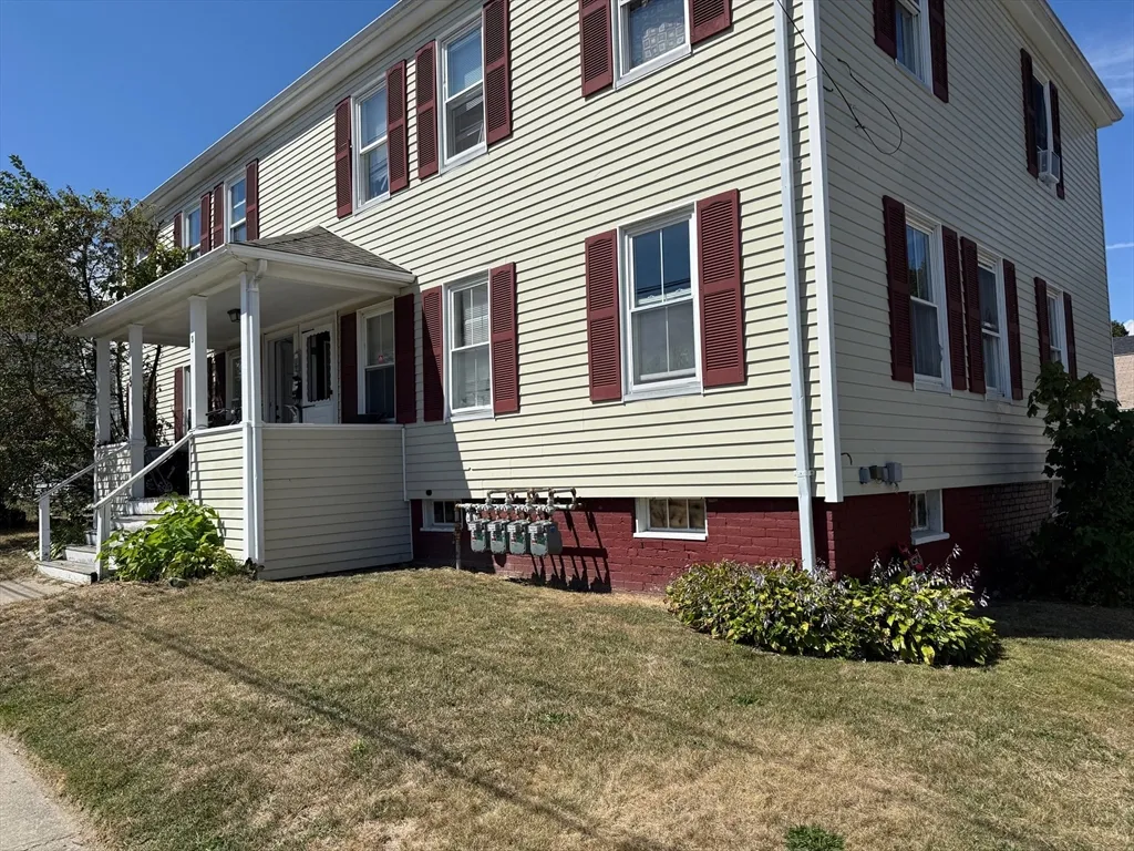2 bed, 1 bath apartment for rent at 3 Hamilton St Unit 1, North Plymouth — photo 1 of 13