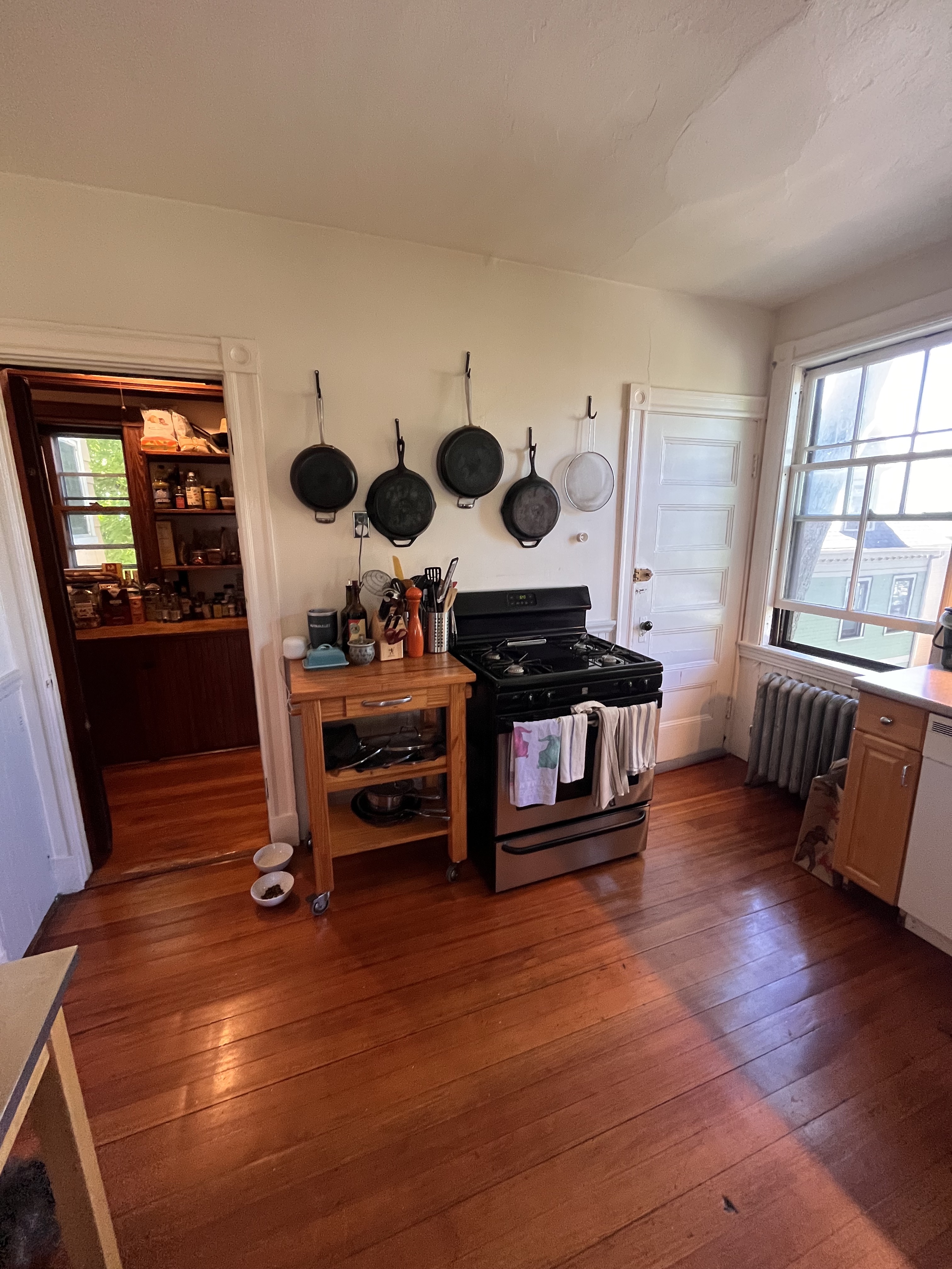 3 bed, 1 bath apartment for rent at 3 Hammond St Unit 3, Baldwin — photo 3 of 20