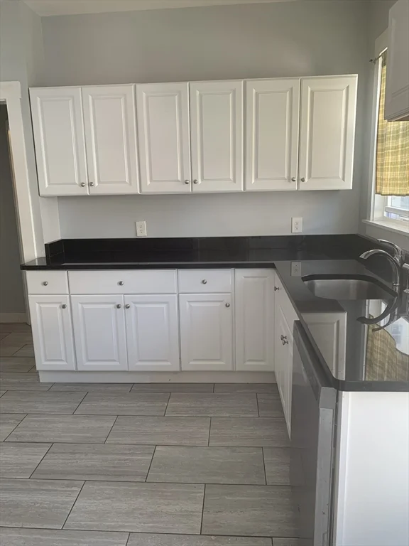 4 bed, 1 bath apartment for rent at 3 Harold Park Unit 2, Roxbury — photo 4 of 7