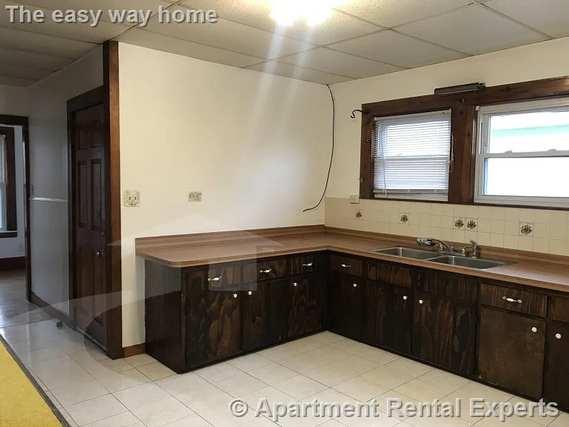 3 bed, 1 bath apartment for rent at 3 Harrison St Unit 2, Spring Hill — photo 3 of 17