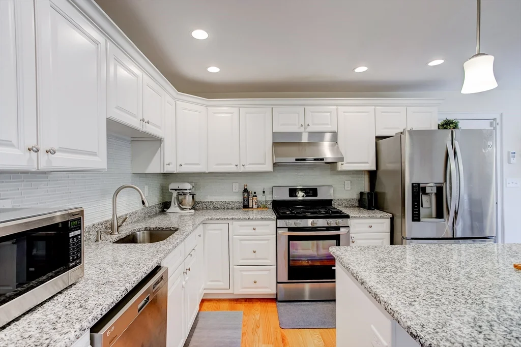 3 bed, 2 bath apartment for rent at 3 Hawthorne St Unit 3, Woburn — photo 17 of 34