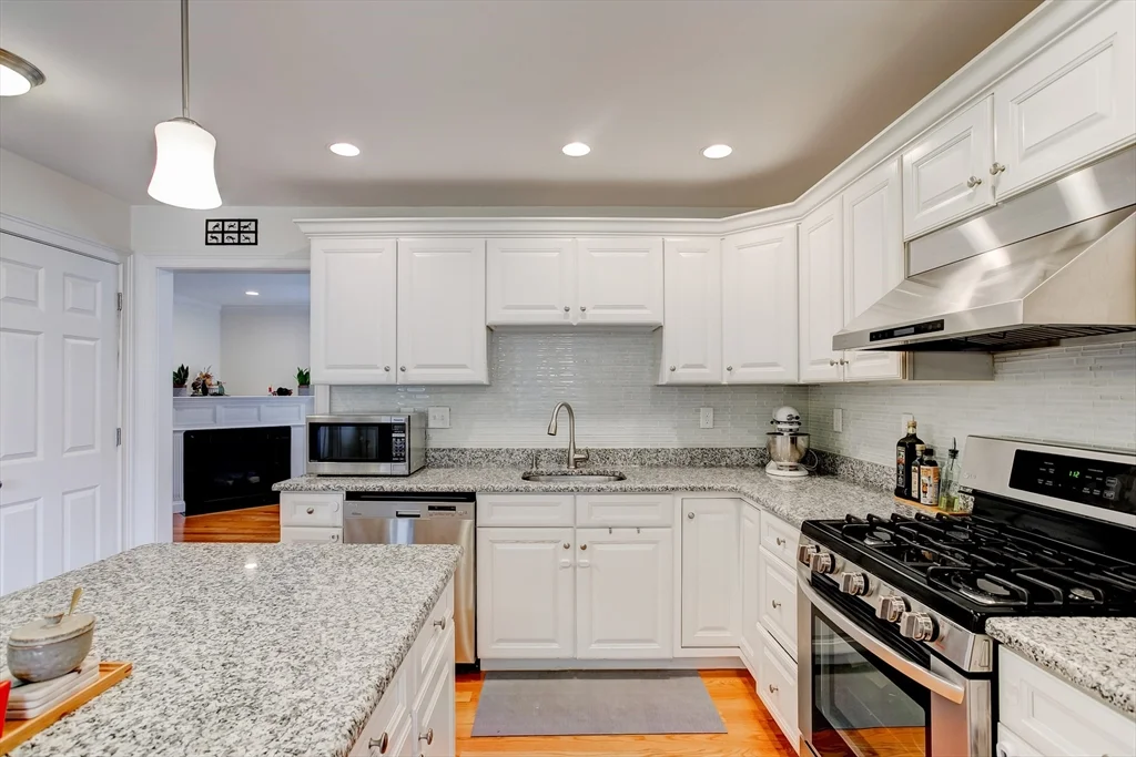 3 bed, 2 bath apartment for rent at 3 Hawthorne St Unit 3, Woburn — photo 18 of 34