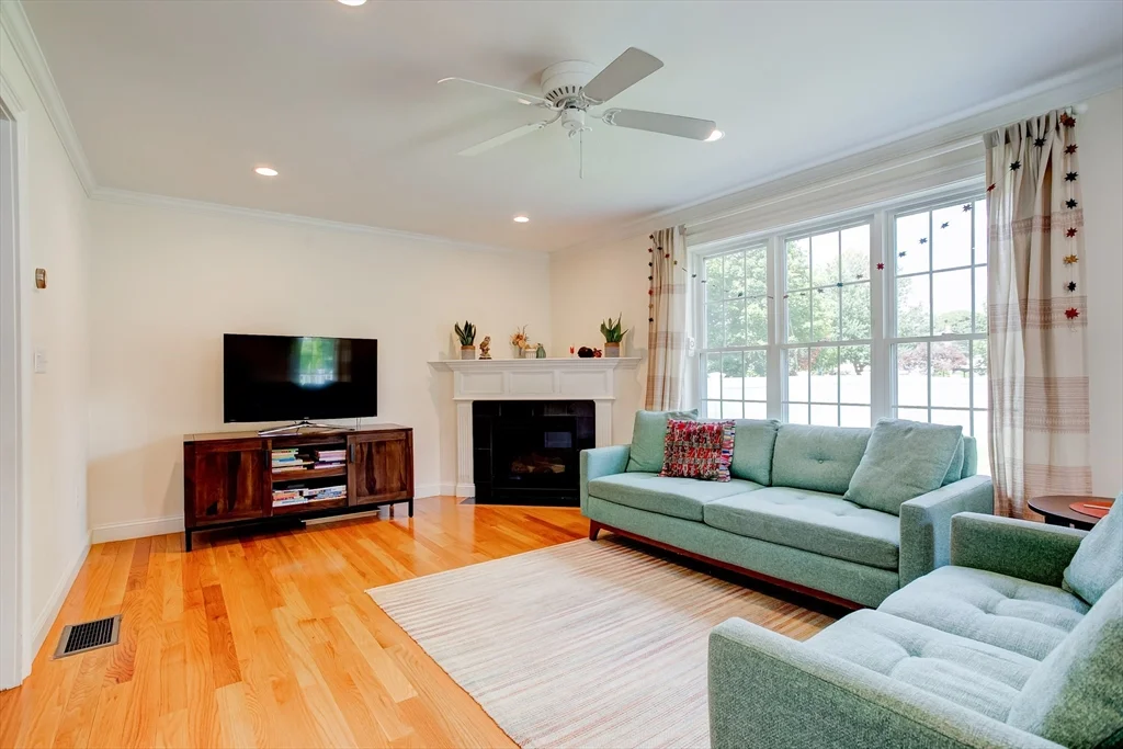 3 bed, 2 bath apartment for rent at 3 Hawthorne St Unit 3, Woburn — photo 9 of 34