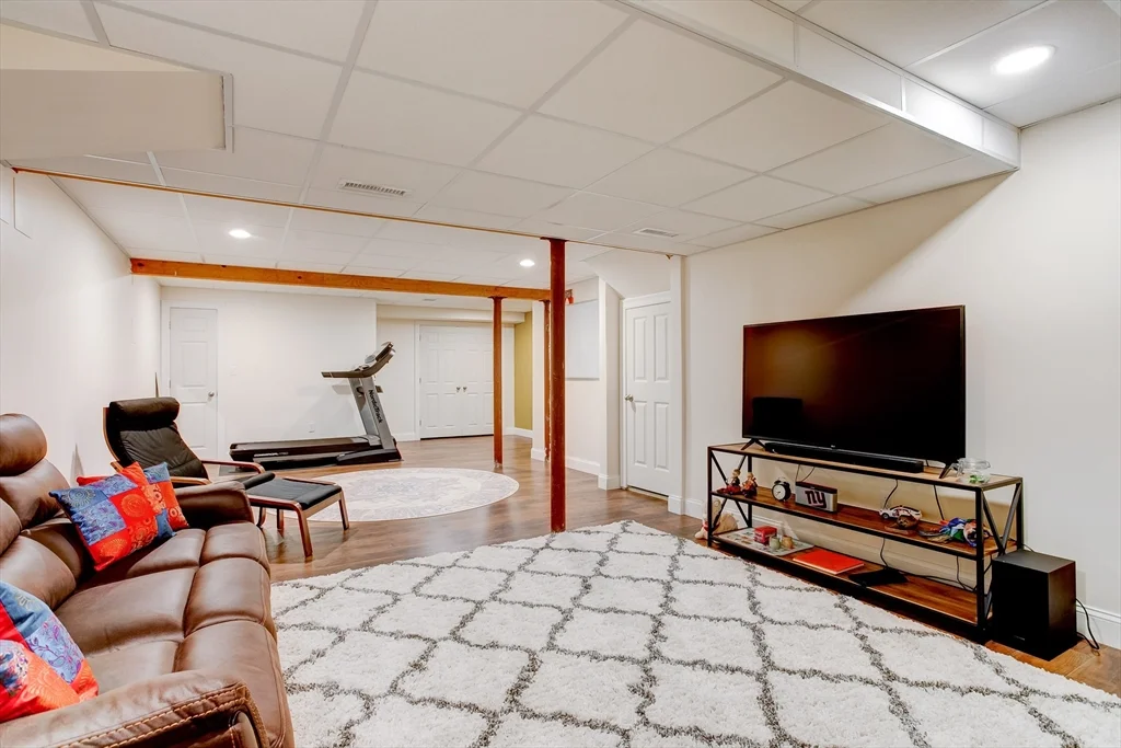 3 bed, 2 bath apartment for rent at 3 Hawthorne St Unit 3, Woburn — photo 21 of 34