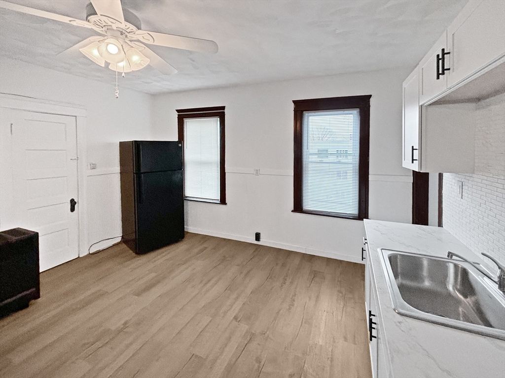 3 bed, 1 bath apartment for rent at 3 Henderson Ave Unit 3, Worcester — photo 8 of 13