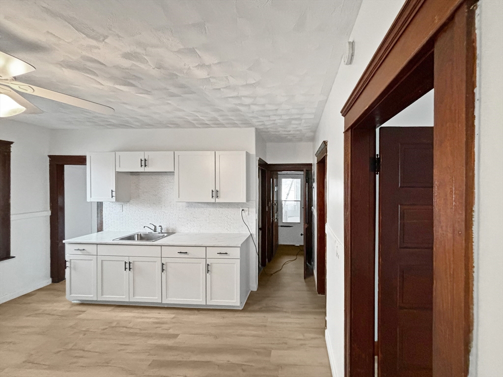 3 bed, 1 bath apartment for rent at 3 Henderson Ave Unit 3, Worcester — photo 9 of 13