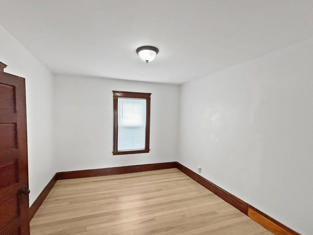 3 bed, 1 bath apartment for rent at 3 Henderson Ave Unit 3, Worcester — photo 5 of 13