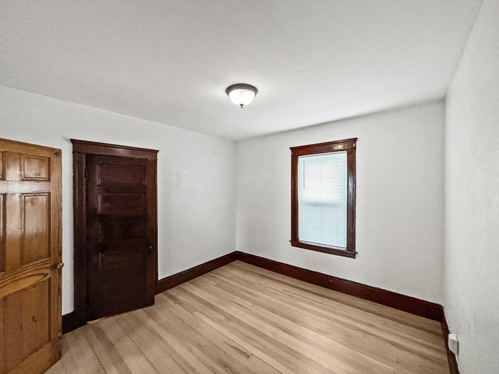 3 bed, 1 bath apartment for rent at 3 Henderson Ave Unit 3, Worcester — photo 6 of 13
