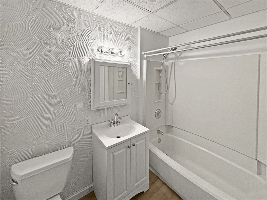 3 bed, 1 bath apartment for rent at 3 Henderson Ave Unit 3, Worcester — photo 13 of 13