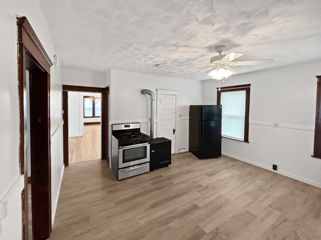 3 bed, 1 bath apartment for rent at 3 Henderson Ave Unit 3, Worcester — photo 7 of 13