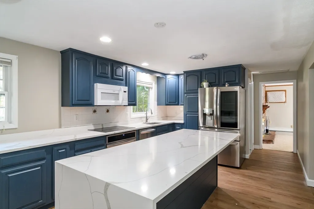 3 bed, 2 bath apartment for rent at 3 Hickory Ln Unit 3, Nobscot — photo 2 of 24