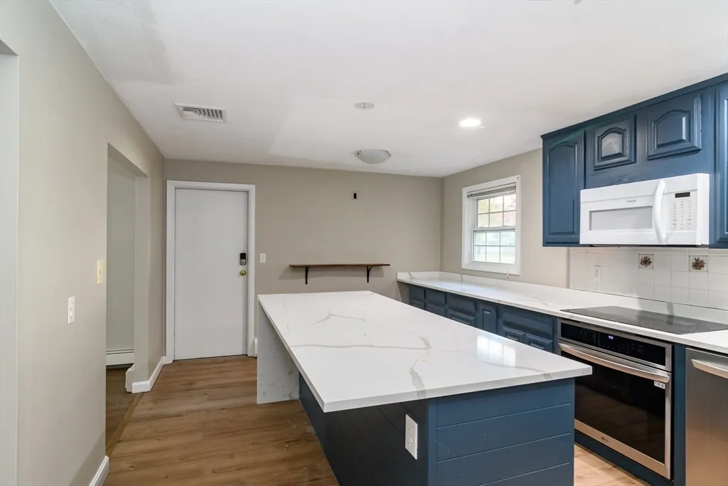 3 bed, 2 bath apartment for rent at 3 Hickory Ln Unit 3, Nobscot — photo 3 of 24