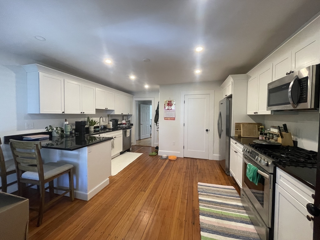 2 bed, 1 bath apartment for rent at 3 High Street Pl Unit 3, Brookline — photo 2 of 9