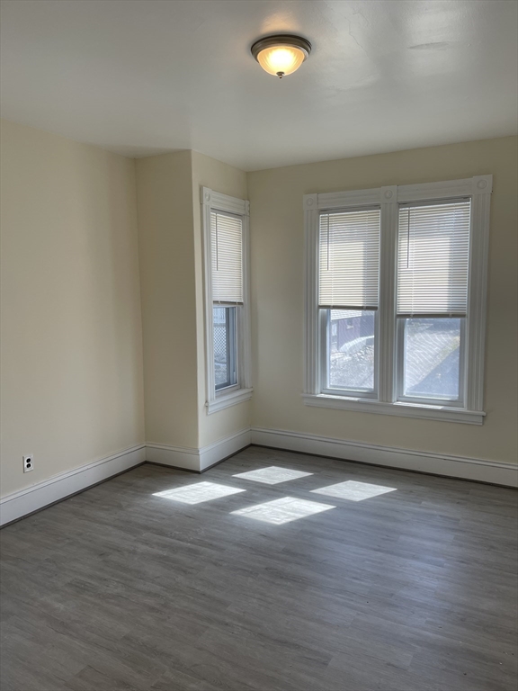 3 bed, 1 bath apartment for rent at 3 Hillside St Unit 2, Worcester — photo 4 of 6