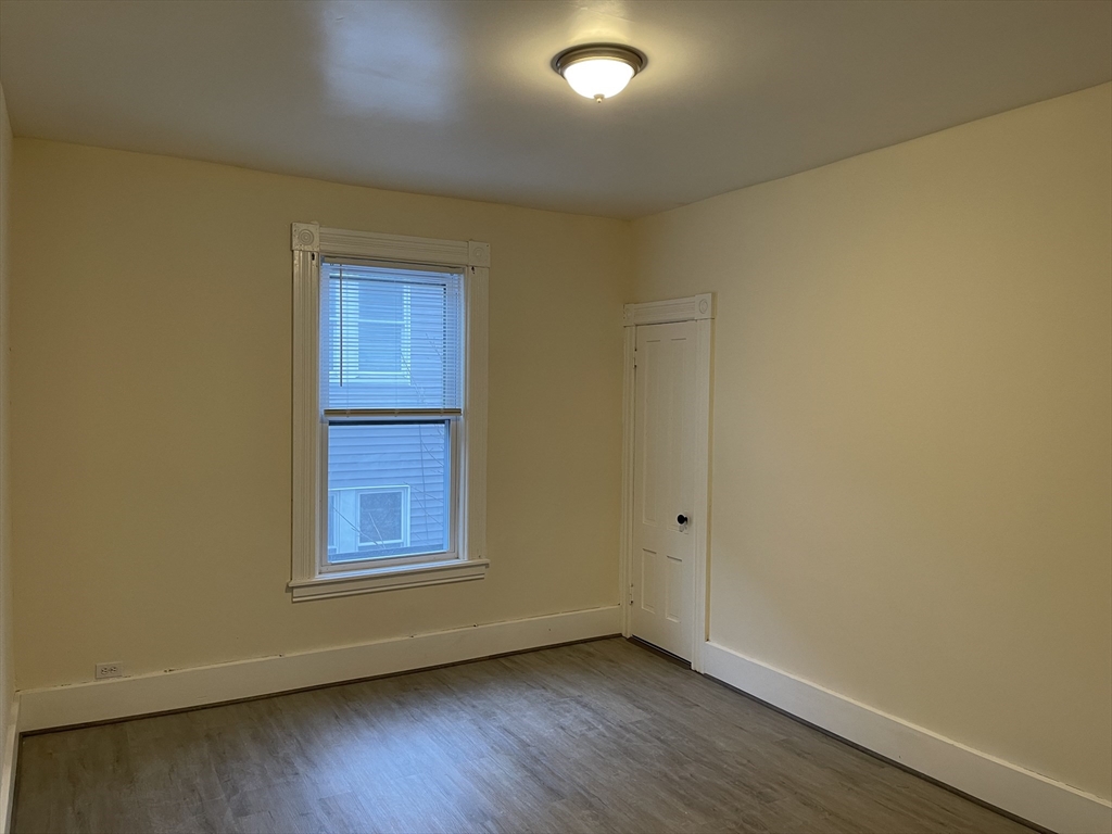 3 bed, 1 bath apartment for rent at 3 Hillside St Unit 2, Worcester — photo 3 of 6