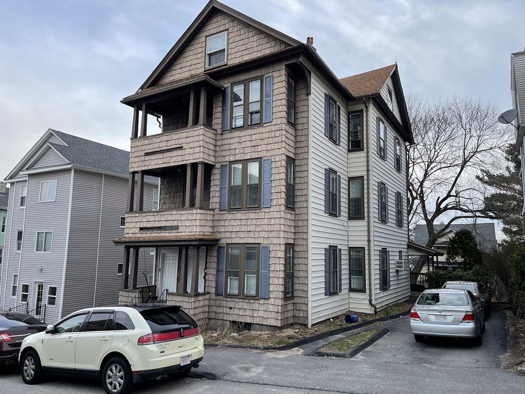 3 bed, 1 bath apartment for rent at 3 Hillside St Unit 2, Worcester — photo 1 of 6