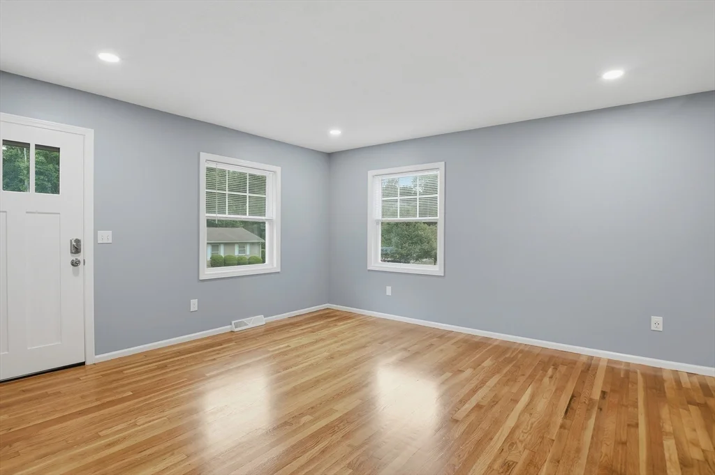 4 bed, 1 bath apartment for rent at 3 Hingham Rd Unit 1, Worcester — photo 11 of 35