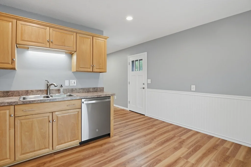 4 bed, 1 bath apartment for rent at 3 Hingham Rd Unit 1, Worcester — photo 18 of 35