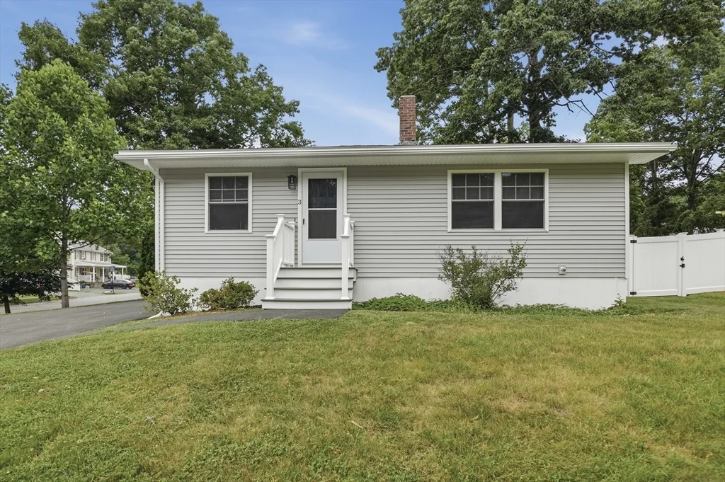 4 bed, 1 bath apartment for rent at 3 Hingham Rd Unit 1, Worcester — photo 1 of 35